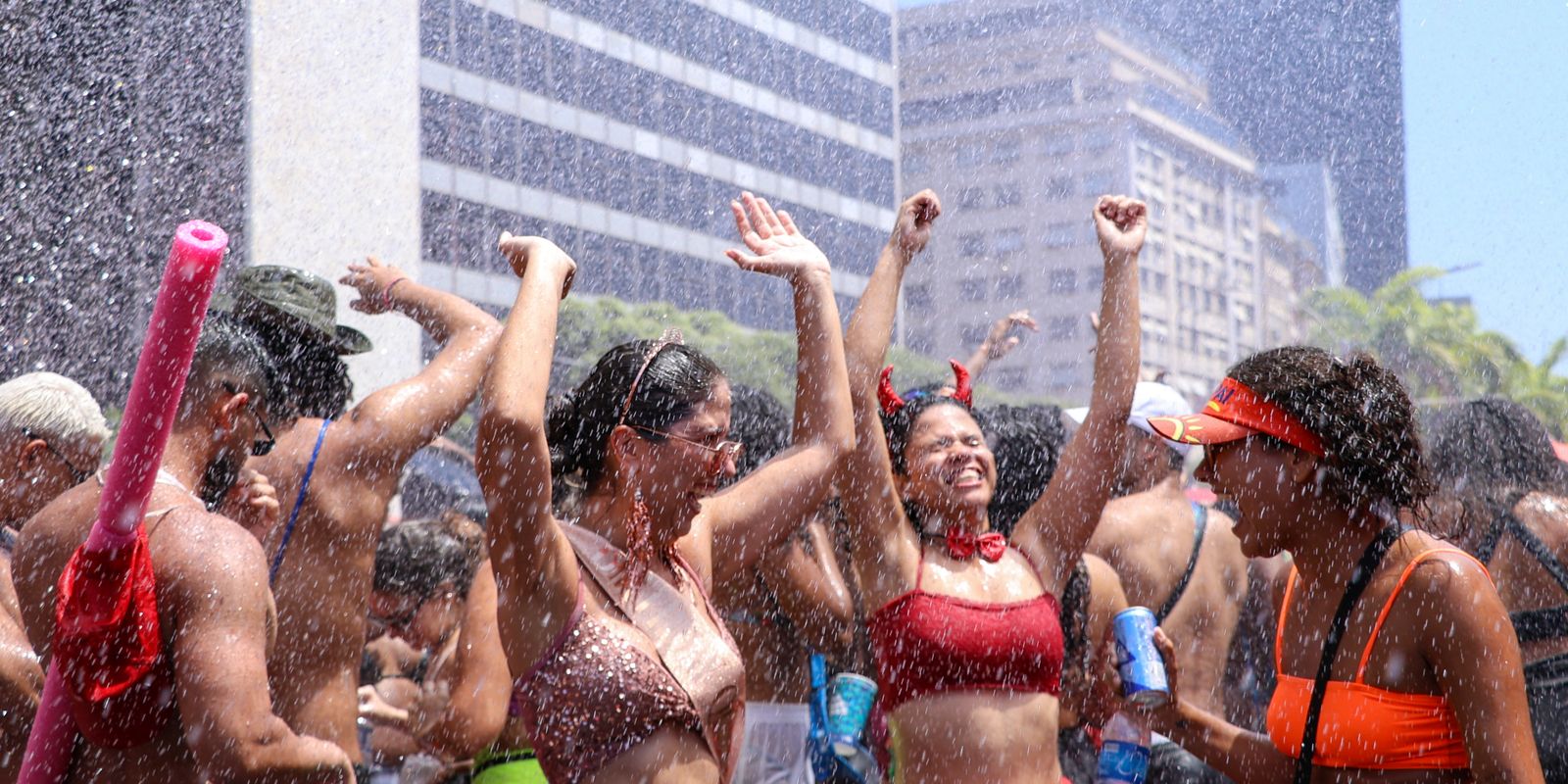 Dezenas de blocos de rua se apresentam neste final de semana no Rio